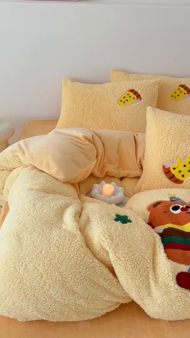 91家纺网 家纺一手货源 找家纺 梓之赫 2025新款小版羊羔绒牛奶绒卡通四件套冬季加厚保暖 汉堡-黄