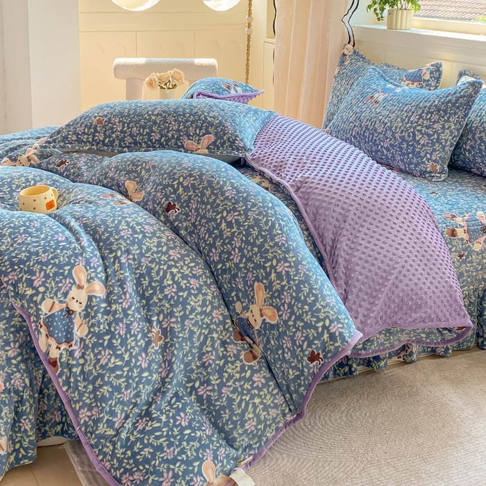 91家纺网 家纺一手货源 找家纺 梦可莱家居 2025秋冬新品豆豆绒床盖大花边四件套兔小姐