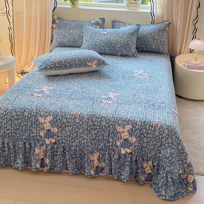 91家纺网 家纺一手货源 找家纺 梦可莱家居 2025秋冬新品豆豆绒床盖大花边四件套兔小姐