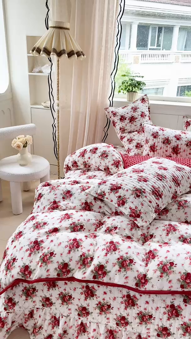 91家纺网 家纺一手货源 找家纺 尚美 2025新款豆豆绒牛奶绒大花边床盖四件套-系列2（床盖花边随机） 梨花洛