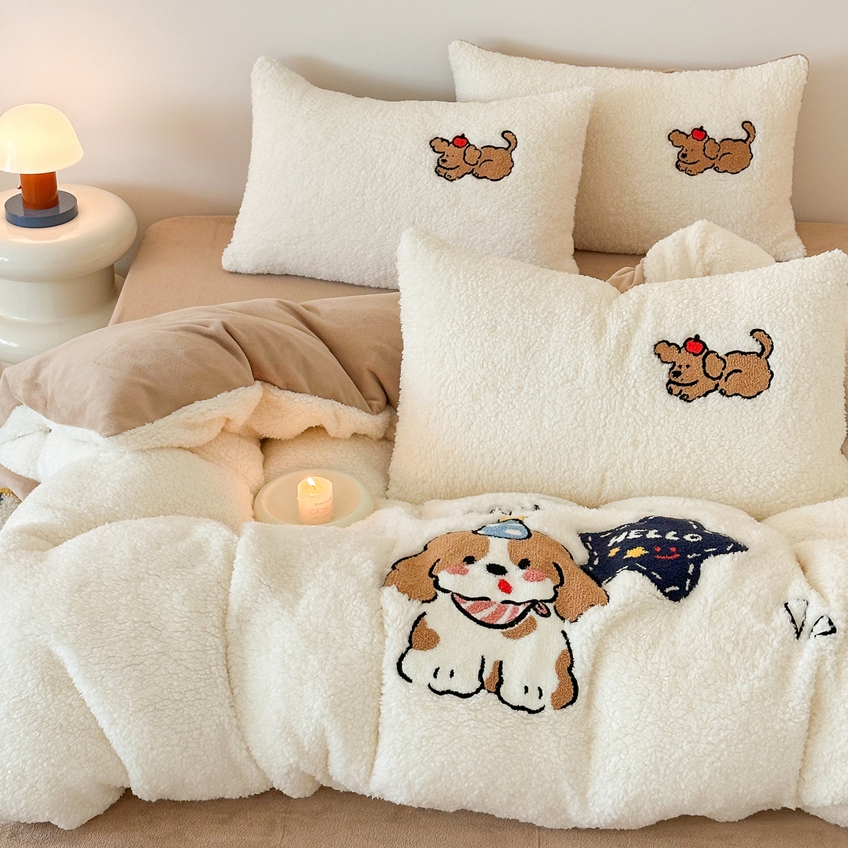 91家纺网 家纺一手货源 找家纺 梓之赫 2025新款小版羊羔绒牛奶绒卡通四件套冬季加厚保暖 星星小狗-白卡其