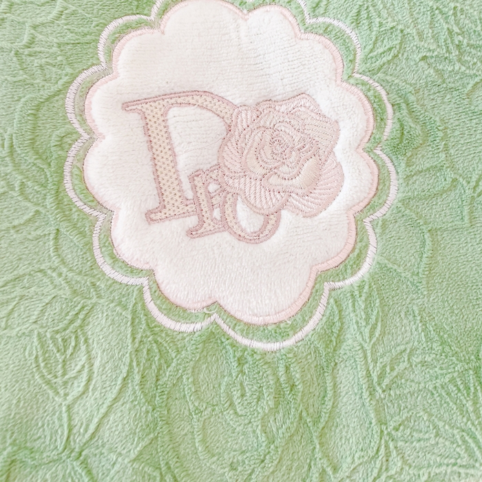 91家纺网 家纺一手货源 找家纺 梵克保罗 2025秋冬新款牛奶绒雕花双拼拼接刺绣款四件套-维多利亚（含买家秀） 维多利亚-山茶绿