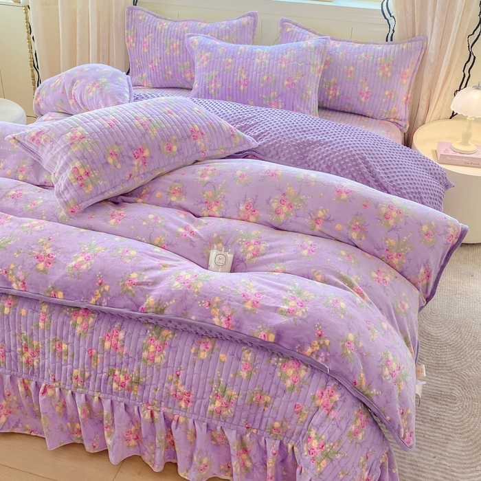 91家纺网 家纺一手货源 找家纺 梦可莱家居 2025秋冬新品豆豆绒床盖大花边四件套紫苏