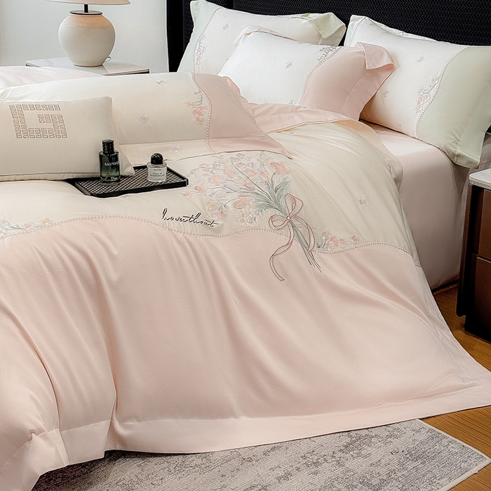 91家纺网 家纺一手货源 找家纺 优悦生活馆 2025新款全棉新疆长绒棉四件套-鸢尾花畔风格二 鸢尾花畔-露娜粉