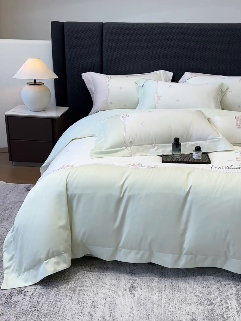 91家纺网 家纺一手货源 找家纺 优悦生活馆 2025新款全棉新疆长绒棉四件套-鸢尾花畔风格二 鸢尾花畔-夏至绿