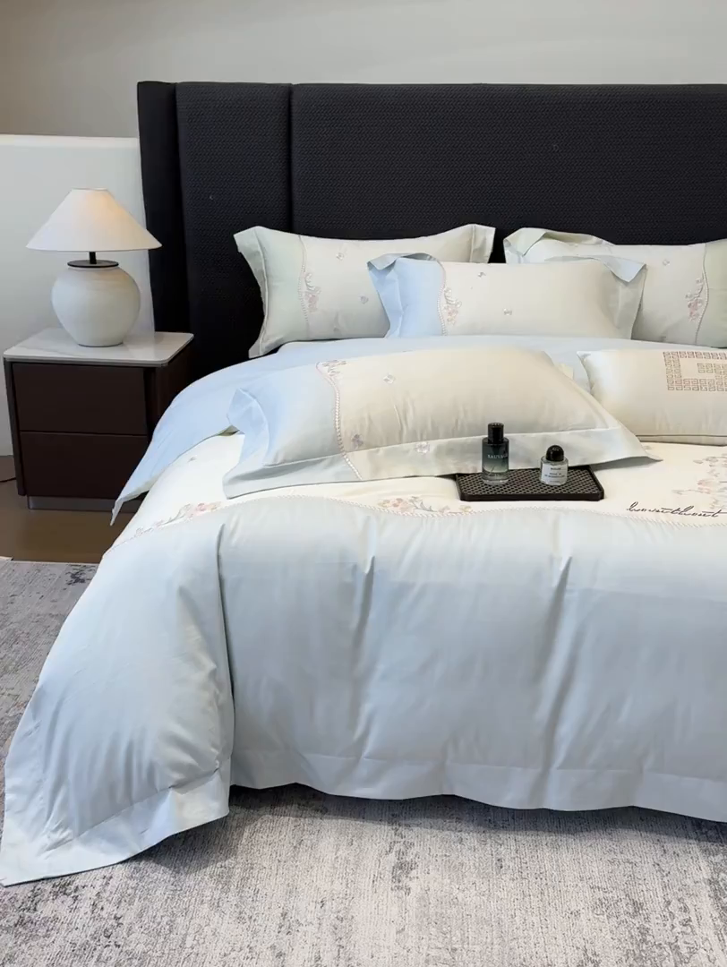 91家纺网 家纺一手货源 找家纺 优悦生活馆 2025新款全棉新疆长绒棉四件套-鸢尾花畔风格二 鸢尾花畔-浅云蓝