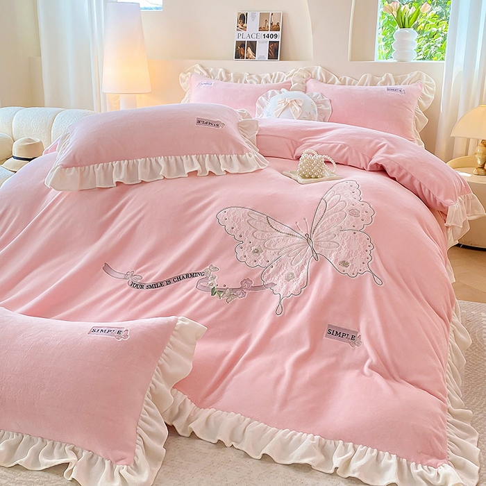 91家纺网 家纺一手货源 找家纺 （总）梵克保罗 2025新款高克重全消光牛奶绒蕾丝刺绣韩版花边四件套-蝶恋花（带无纺布包装）