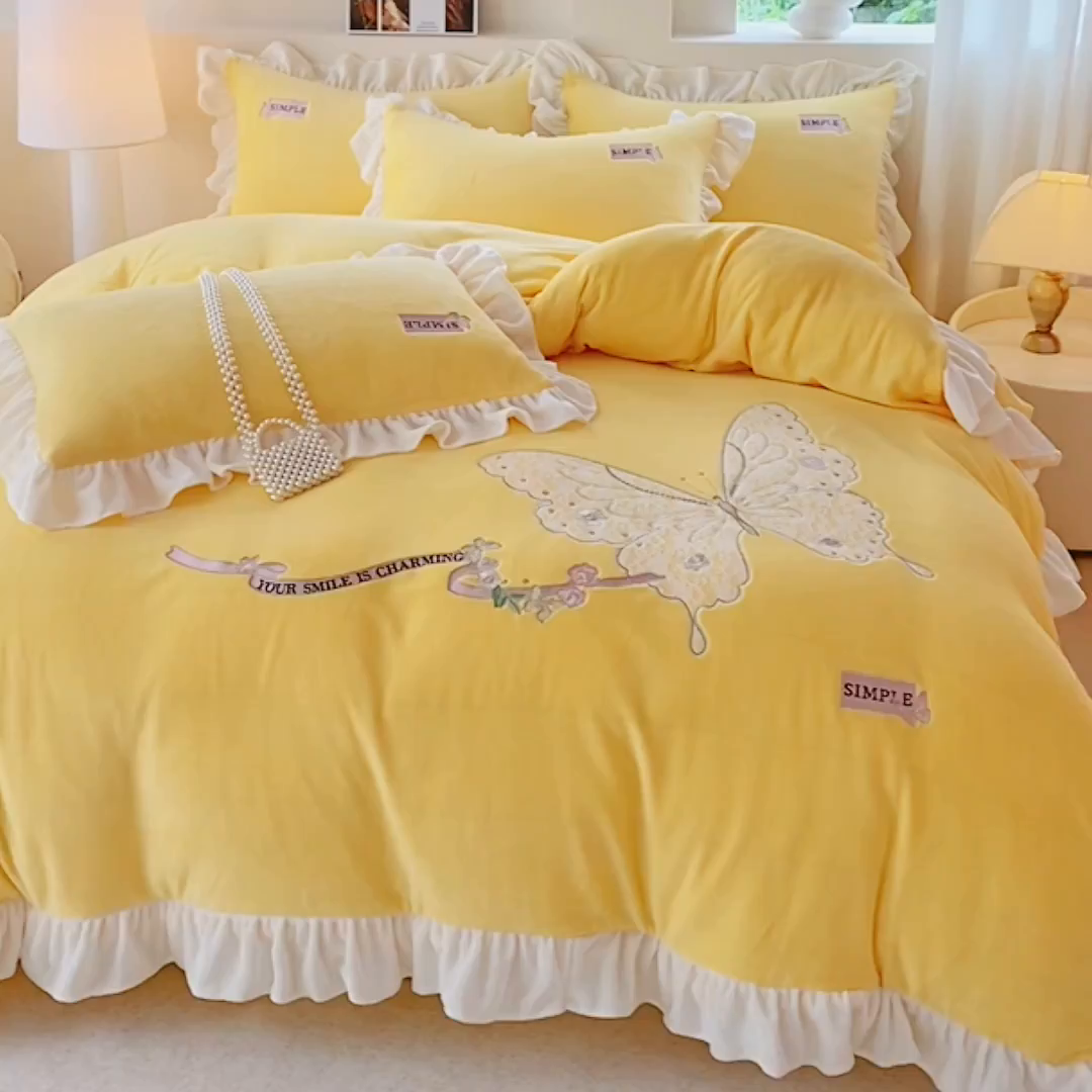 91家纺网 家纺一手货源 找家纺 梵克保罗 2025新款高克重全消光牛奶绒蕾丝刺绣韩版花边四件套-蝶恋花（带无纺布包装） 柠檬黄