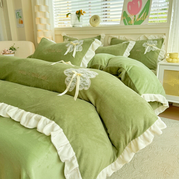 91家纺网 家纺一手货源 找家纺 梵克保罗 2025新款秋冬韩版花边蕾丝刺绣加厚牛奶绒四件套-花屿集（含无纺布手提袋） 花屿集-绿