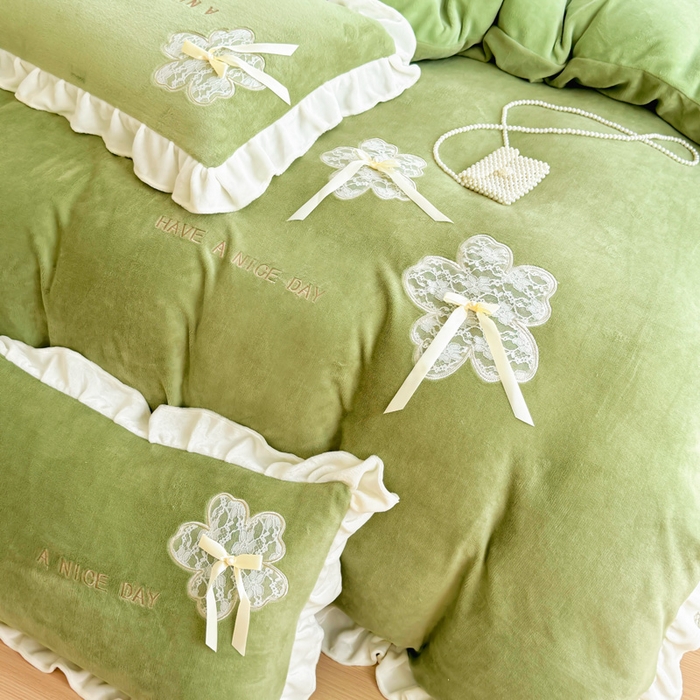 91家纺网 家纺一手货源 找家纺 梵克保罗 2025新款秋冬韩版花边蕾丝刺绣加厚牛奶绒四件套-花屿集（含无纺布手提袋） 花屿集-绿