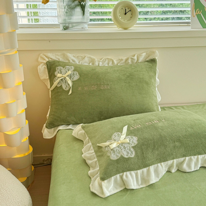 91家纺网 家纺一手货源 找家纺 梵克保罗 2025新款秋冬韩版花边蕾丝刺绣加厚牛奶绒四件套-花屿集（含无纺布手提袋） 花屿集-绿