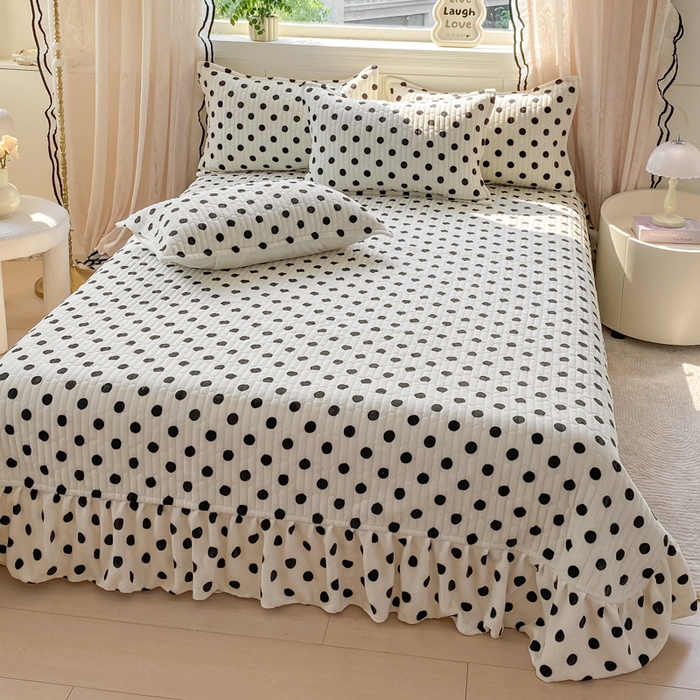 91家纺网 家纺一手货源 找家纺 梦可莱家居 2025秋冬新品豆豆绒床盖大花边四件套小波点米