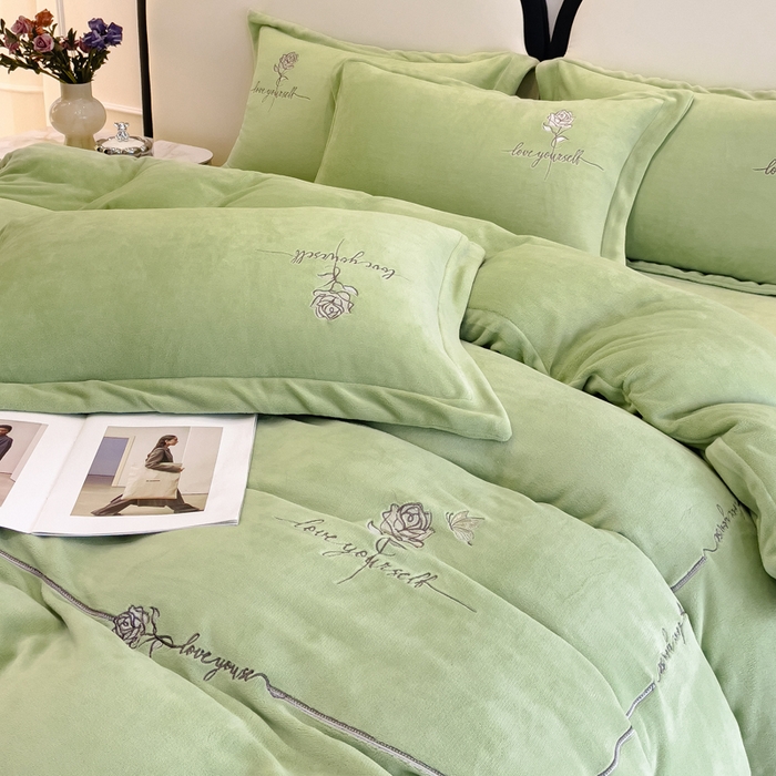 91家纺网 家纺一手货源 找家纺 梵克保罗 2025秋冬新款高克重牛奶绒轻奢花卉绣花刺绣-玫瑰庄园 玫瑰庄园-绿