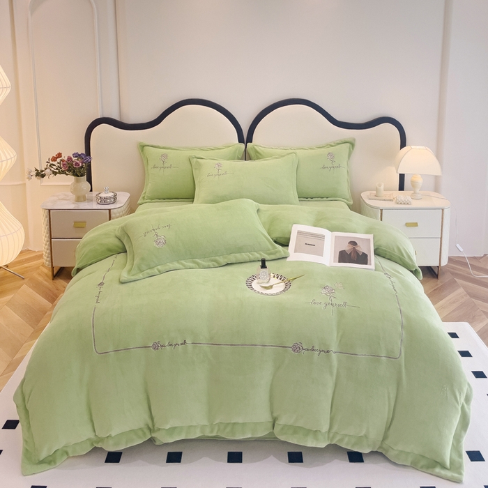 91家纺网 家纺一手货源 找家纺 梵克保罗 2025秋冬新款高克重牛奶绒轻奢花卉绣花刺绣-玫瑰庄园 玫瑰庄园-绿