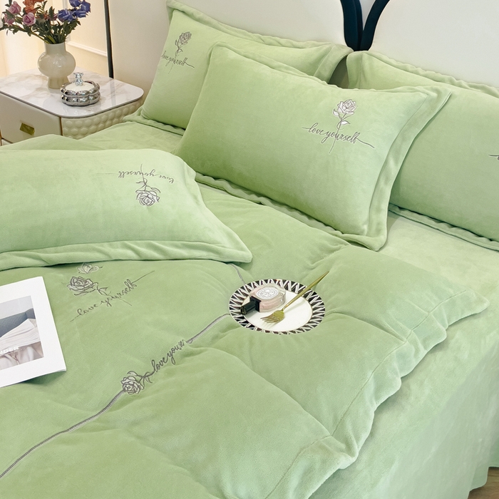 91家纺网 家纺一手货源 找家纺 梵克保罗 2025秋冬新款高克重牛奶绒轻奢花卉绣花刺绣-玫瑰庄园 玫瑰庄园-绿