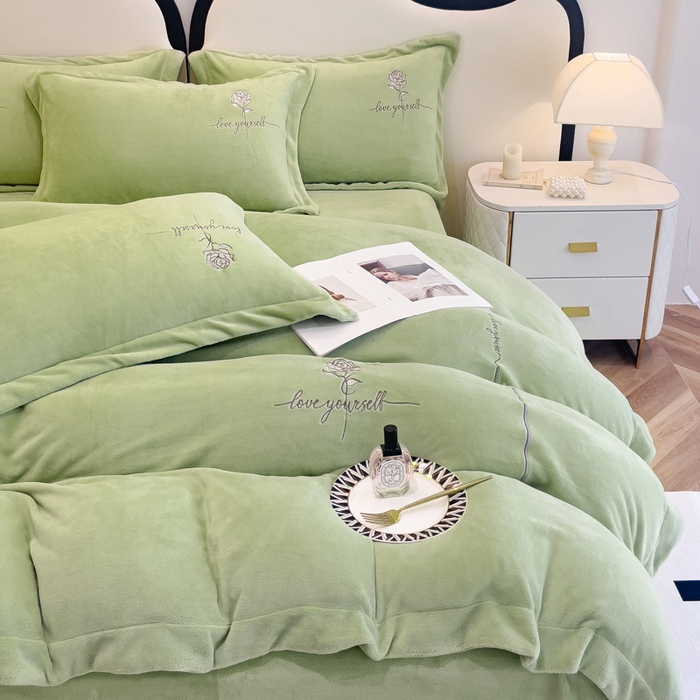 91家纺网 家纺一手货源 找家纺 梵克保罗 2025秋冬新款高克重牛奶绒轻奢花卉绣花刺绣-玫瑰庄园 玫瑰庄园-绿