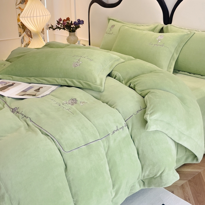 91家纺网 家纺一手货源 找家纺 梵克保罗 2025秋冬新款高克重牛奶绒轻奢花卉绣花刺绣-玫瑰庄园 玫瑰庄园-绿