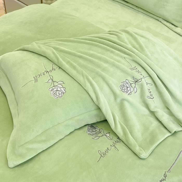 91家纺网 家纺一手货源 找家纺 梵克保罗 2025秋冬新款高克重牛奶绒轻奢花卉绣花刺绣-玫瑰庄园 玫瑰庄园-绿