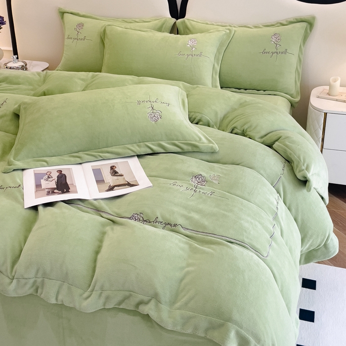 91家纺网 家纺一手货源 找家纺 梵克保罗 2025秋冬新款高克重牛奶绒轻奢花卉绣花刺绣-玫瑰庄园 玫瑰庄园-绿