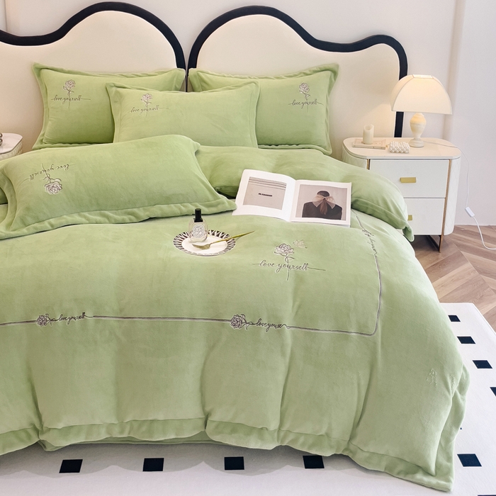 91家纺网 家纺一手货源 找家纺 梵克保罗 2025秋冬新款高克重牛奶绒轻奢花卉绣花刺绣-玫瑰庄园 玫瑰庄园-绿