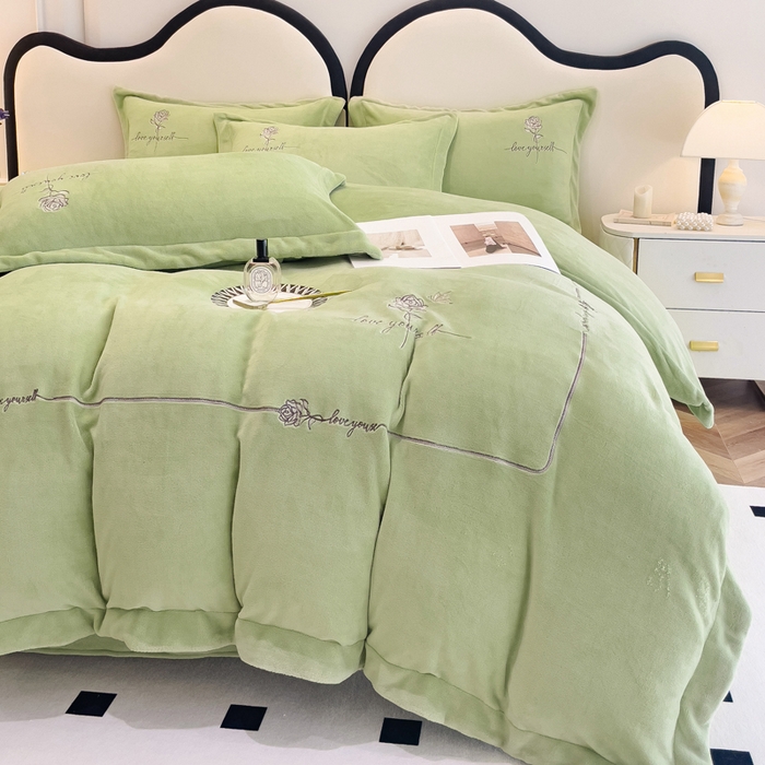 91家纺网 家纺一手货源 找家纺 梵克保罗 2025秋冬新款高克重牛奶绒轻奢花卉绣花刺绣-玫瑰庄园 玫瑰庄园-绿