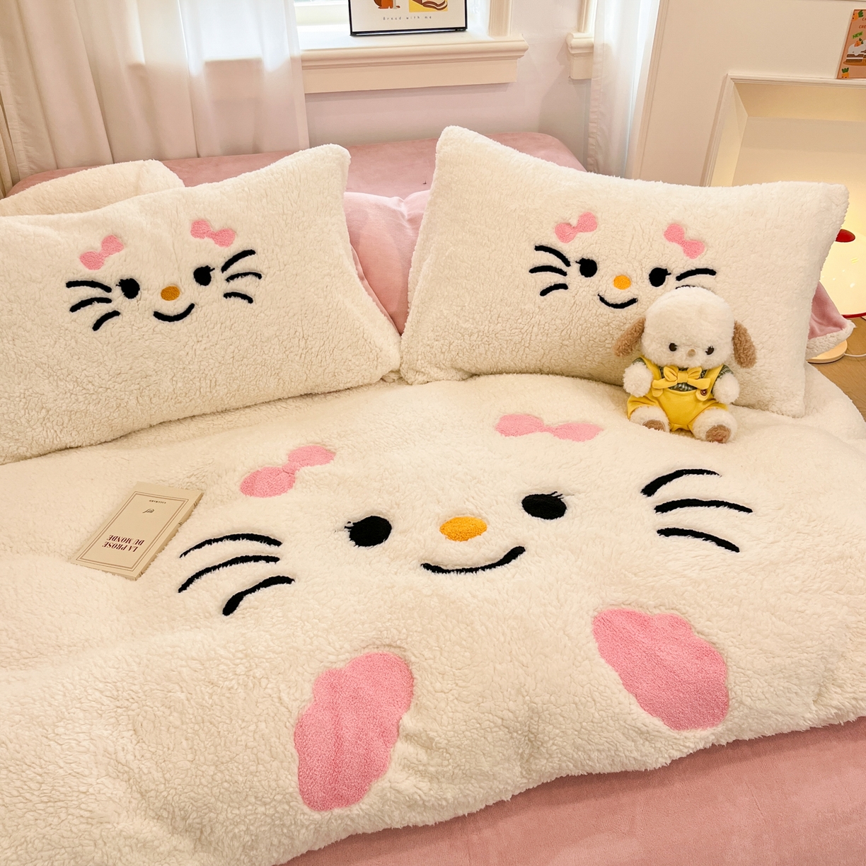 91家纺网 家纺一手货源 找家纺 梓之赫 2025新款大版羊羔绒牛奶绒卡通四件套冬季加厚保暖 可爱猫咪-白粉