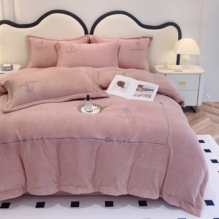 91家纺网 家纺一手货源 找家纺 梵克保罗 2025秋冬新款高克重牛奶绒轻奢花卉绣花刺绣-玫瑰庄园 玫瑰庄园-豆沙