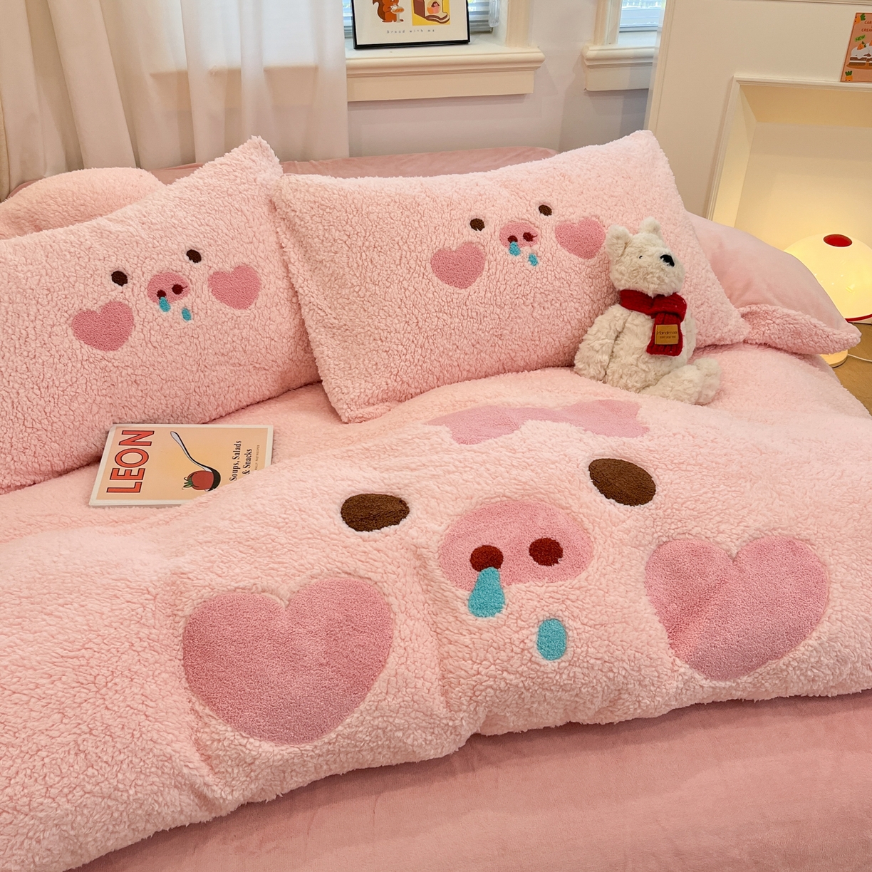 91家纺网 家纺一手货源 找家纺 梓之赫 2025新款大版羊羔绒牛奶绒卡通四件套冬季加厚保暖 爱心猪猪-粉