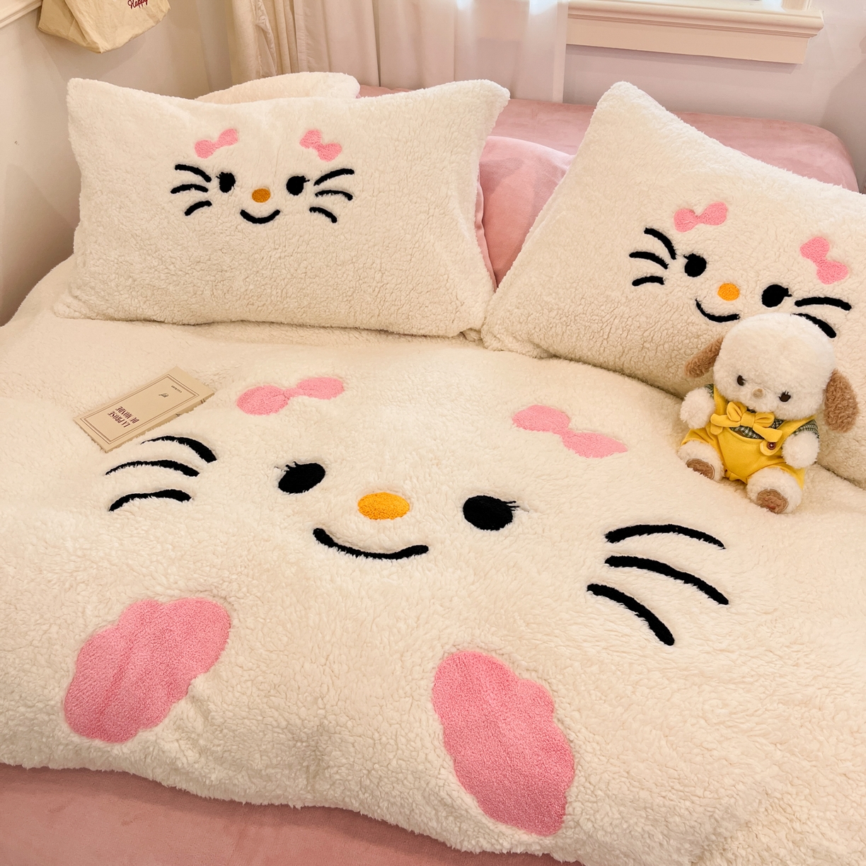 91家纺网 家纺一手货源 找家纺 梓之赫 2025新款大版羊羔绒牛奶绒卡通四件套冬季加厚保暖 可爱猫咪-白粉