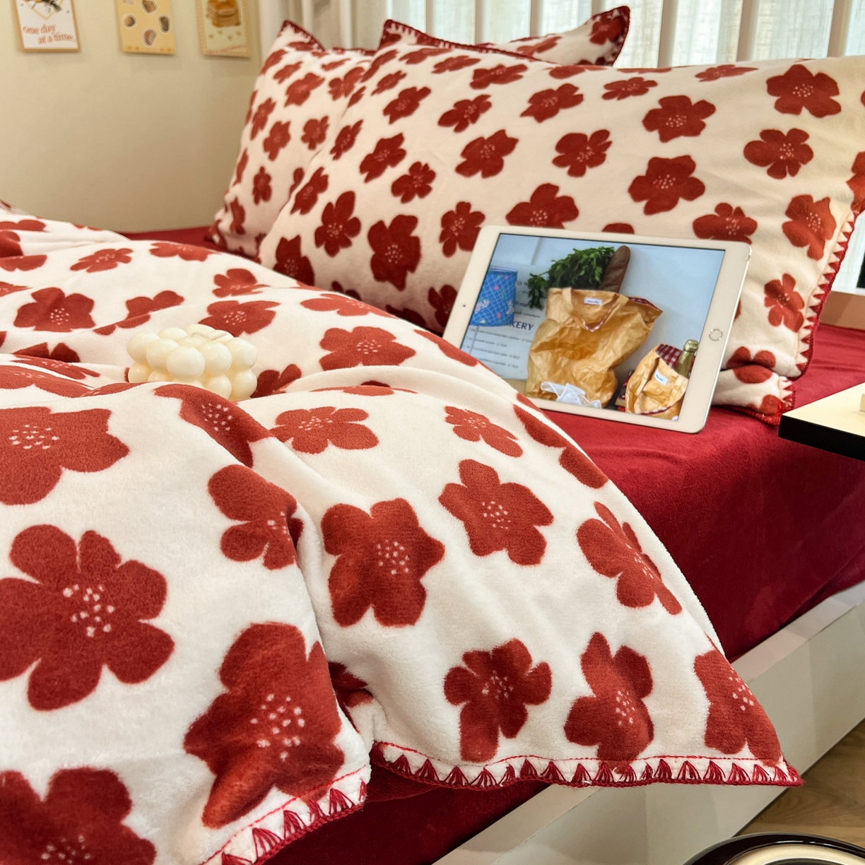 91家纺网 家纺一手货源 找家纺 雅居纺家纺 2025新款贝壳边牛奶绒四件套 贝壳边 春风十里-红