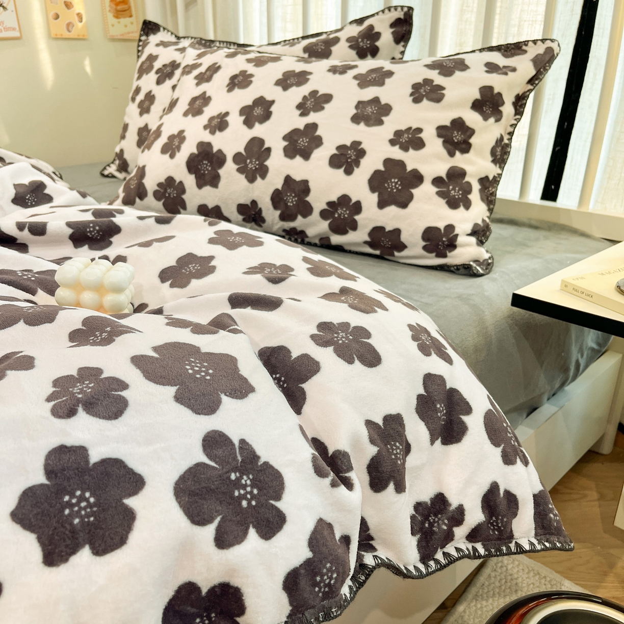 91家纺网 家纺一手货源 找家纺 雅居纺家纺 2025新款贝壳边牛奶绒四件套 贝壳边 春风十里-灰