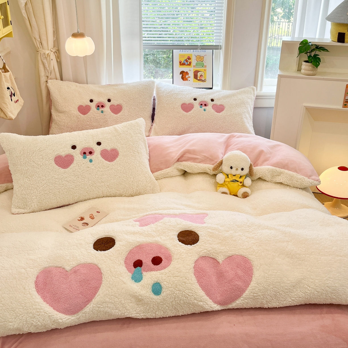 91家纺网 家纺一手货源 找家纺 梓之赫 2025新款大版羊羔绒牛奶绒卡通四件套冬季加厚保暖 爱心猪猪-白粉