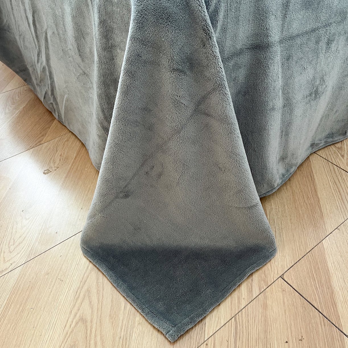 91家纺网 家纺一手货源 找家纺 雅居纺家纺 2025新款贝壳边牛奶绒四件套 贝壳边 春风十里-灰