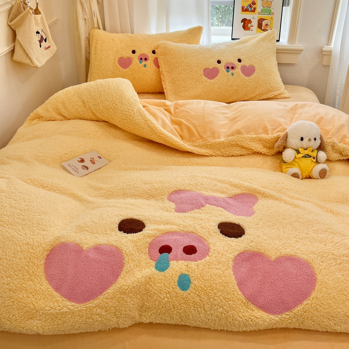 91家纺网 家纺一手货源 找家纺 梓之赫 2025新款大版羊羔绒牛奶绒卡通四件套冬季加厚保暖 爱心猪猪-黄