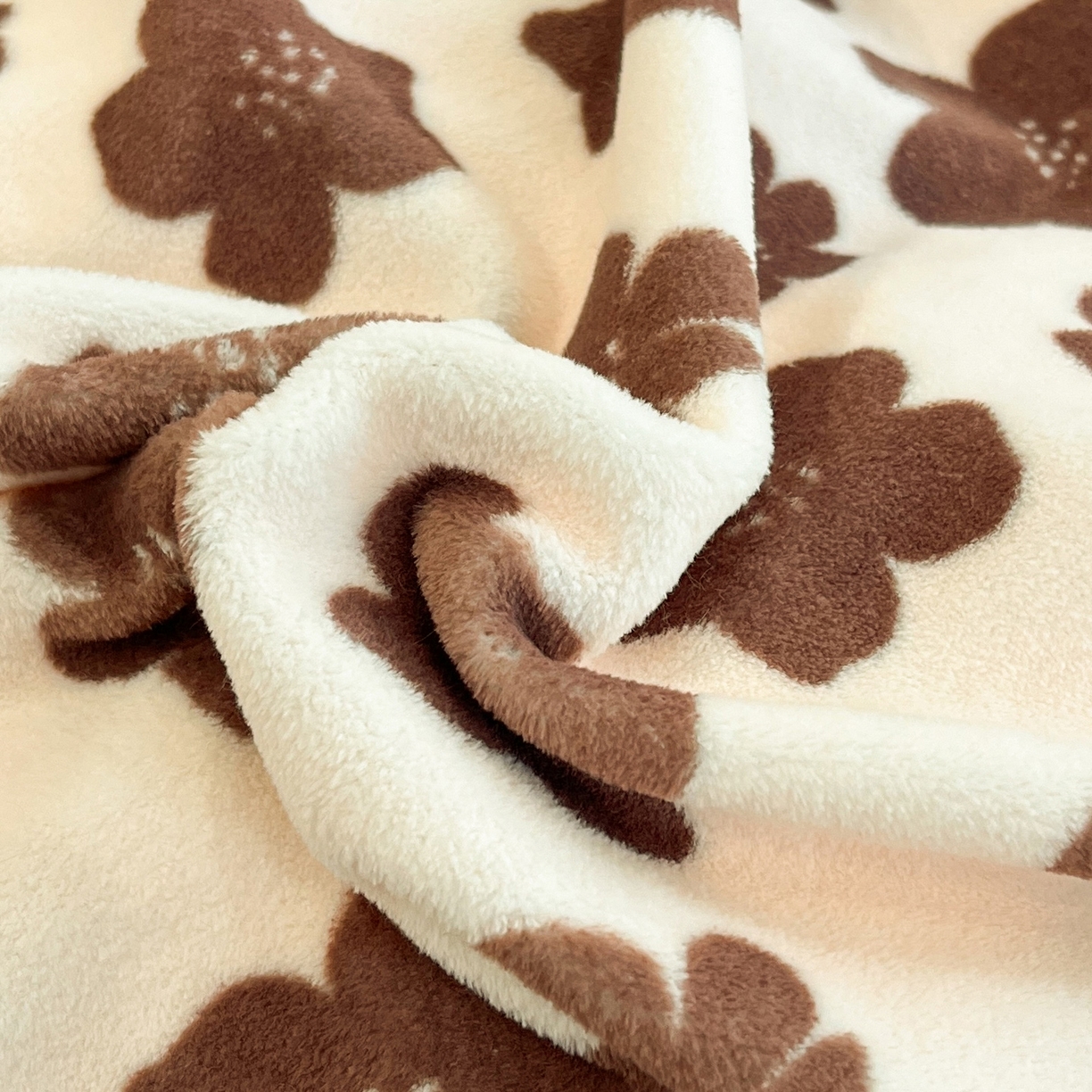 91家纺网 家纺一手货源 找家纺 雅居纺家纺 2025新款贝壳边牛奶绒四件套 贝壳边 春风十里-咖