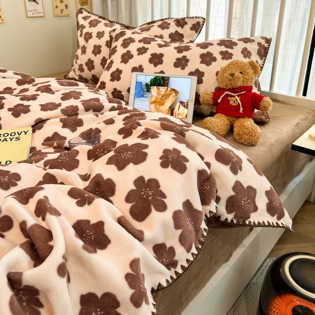 91家纺网 家纺一手货源 找家纺 雅居纺家纺 2025新款贝壳边牛奶绒四件套 贝壳边 春风十里-咖