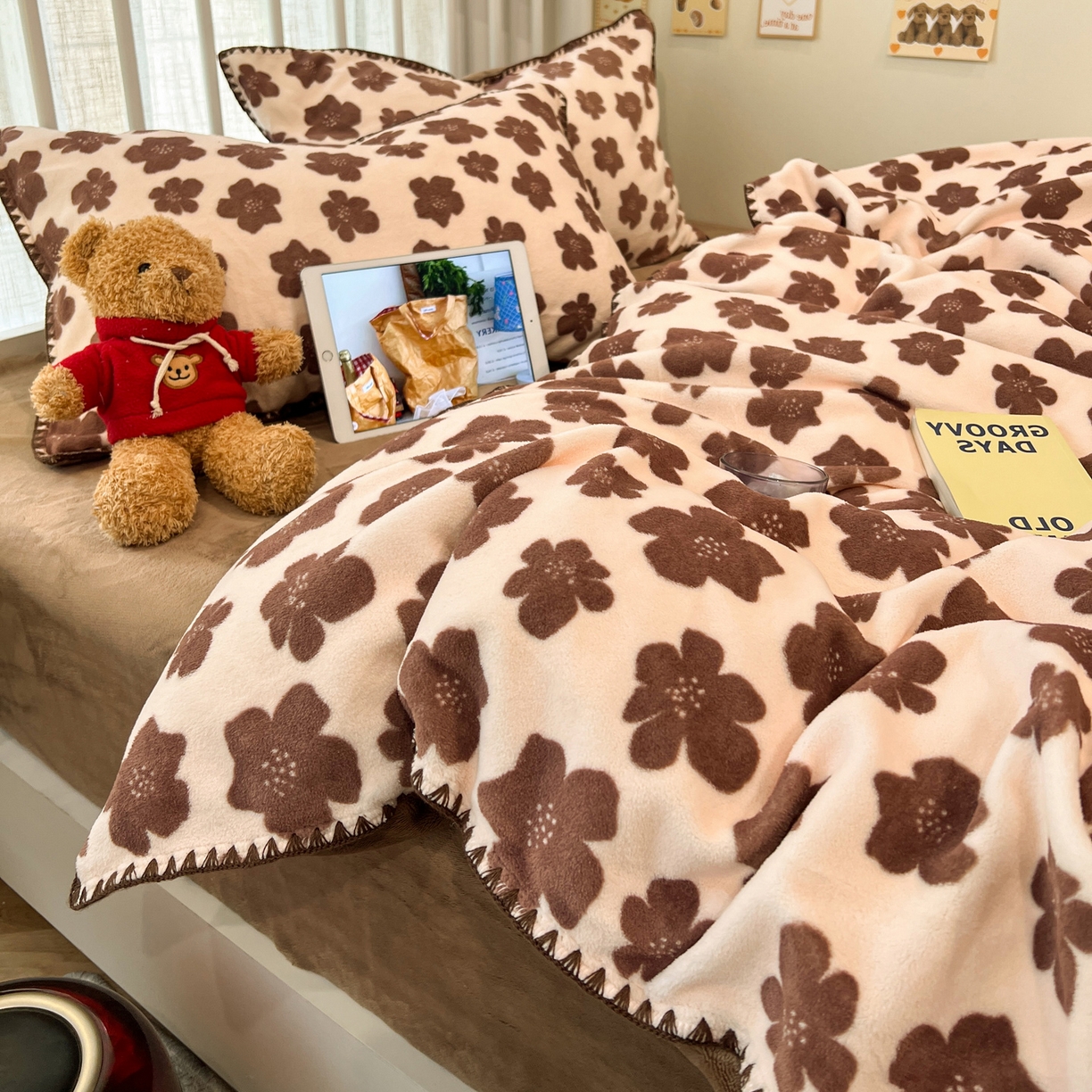 91家纺网 家纺一手货源 找家纺 雅居纺家纺 2025新款贝壳边牛奶绒四件套 贝壳边 春风十里-咖