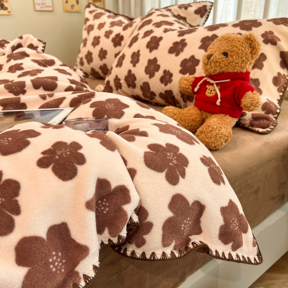 91家纺网 家纺一手货源 找家纺 雅居纺家纺 2025新款贝壳边牛奶绒四件套 贝壳边 春风十里-咖