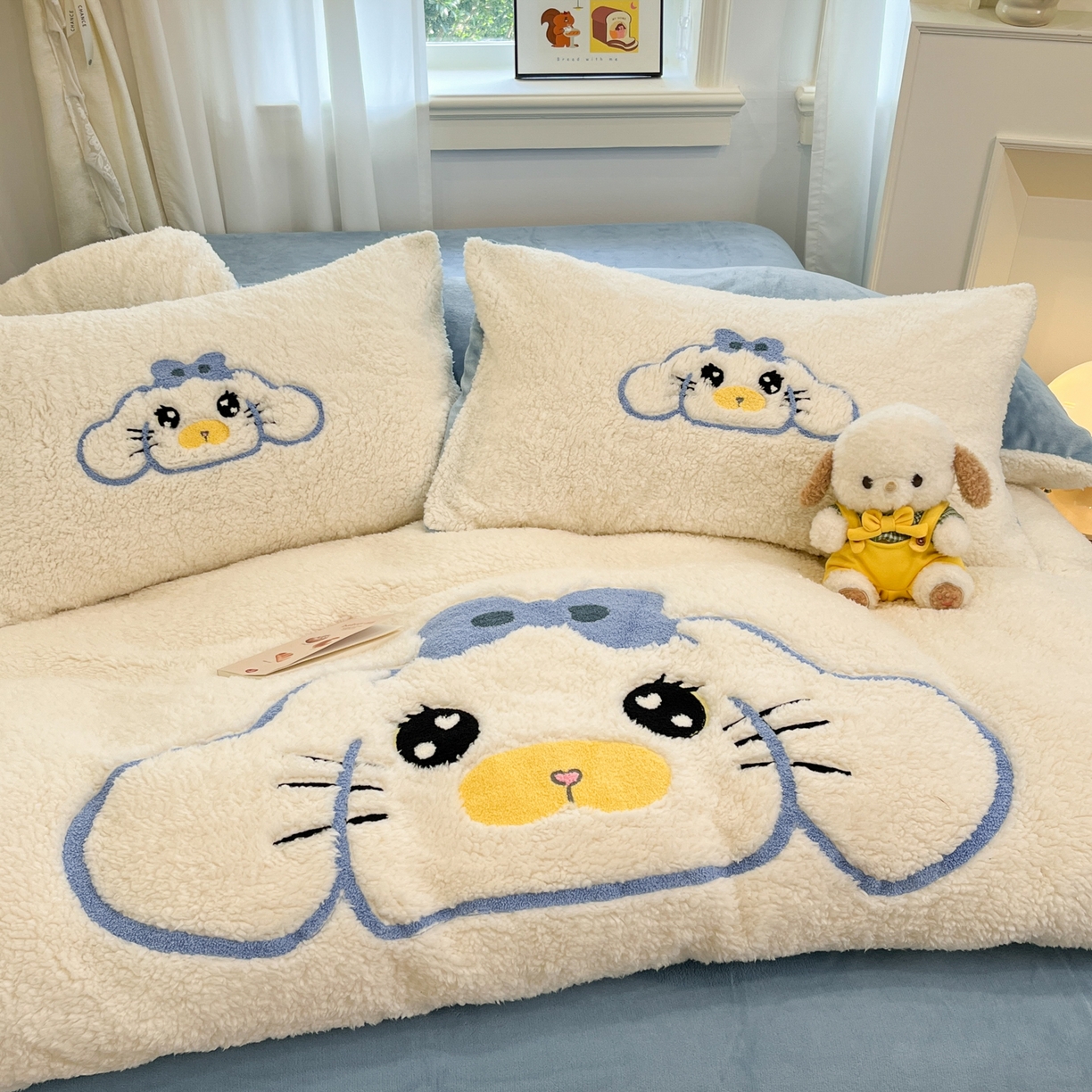 91家纺网 家纺一手货源 找家纺 梓之赫 2025新款大版羊羔绒牛奶绒卡通四件套冬季加厚保暖 大耳鼠狗-白蓝