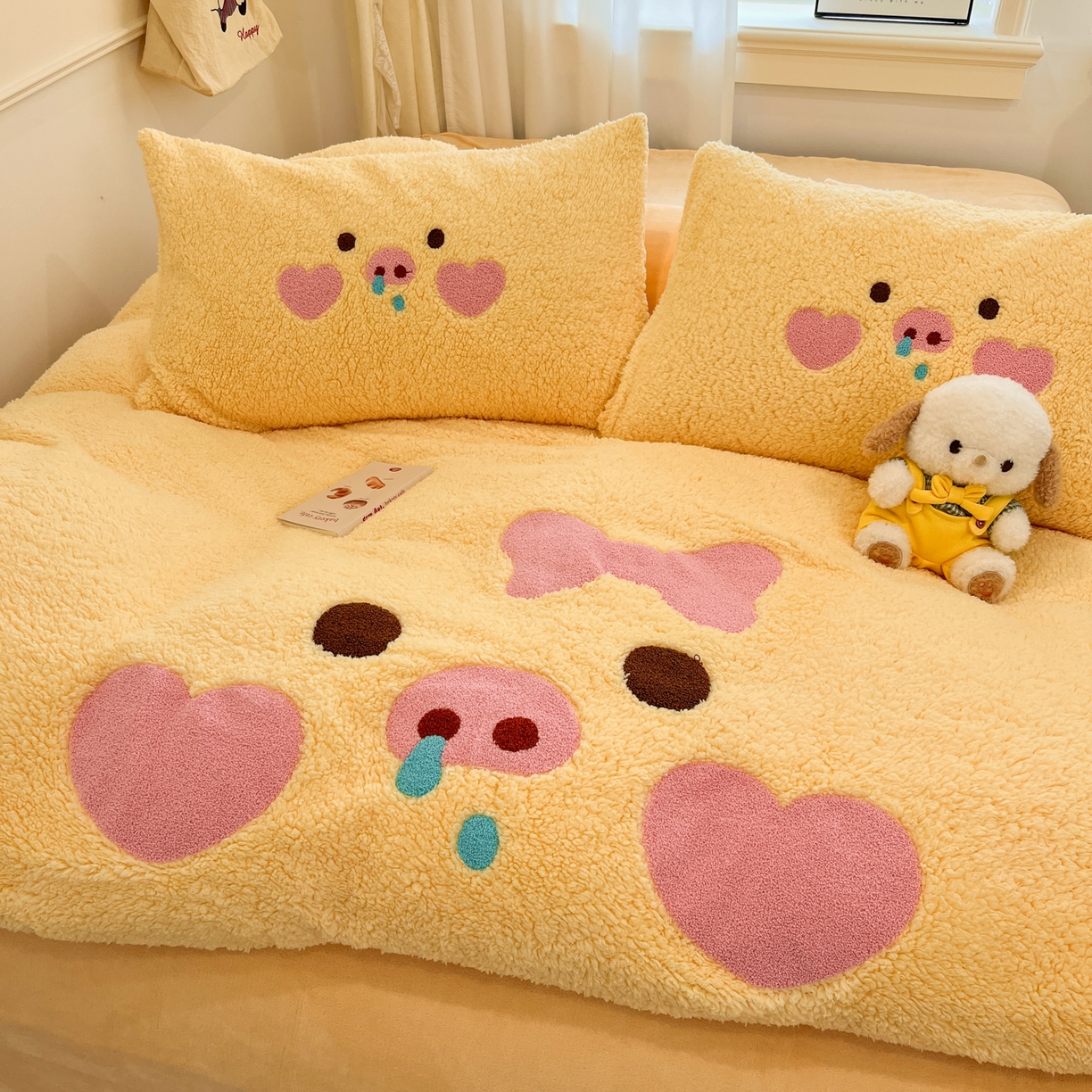 91家纺网 家纺一手货源 找家纺 梓之赫 2025新款大版羊羔绒牛奶绒卡通四件套冬季加厚保暖 爱心猪猪-黄