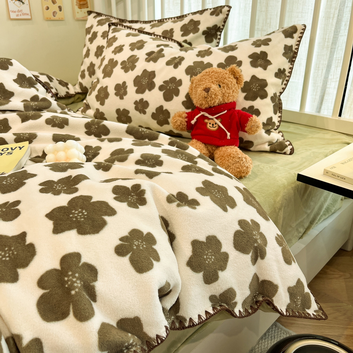 91家纺网 家纺一手货源 找家纺 雅居纺家纺 2025新款贝壳边牛奶绒四件套 贝壳边 春风十里-绿