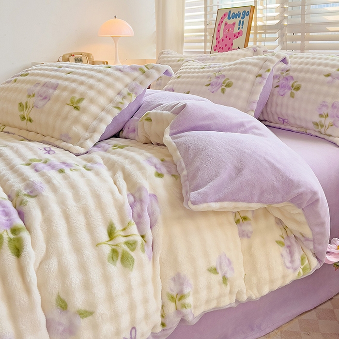 91家纺网 家纺一手货源 找家纺 梵克保罗 2025秋冬新款牛奶绒泡泡绒印花卡通花卉兔毛单被套 田园生活