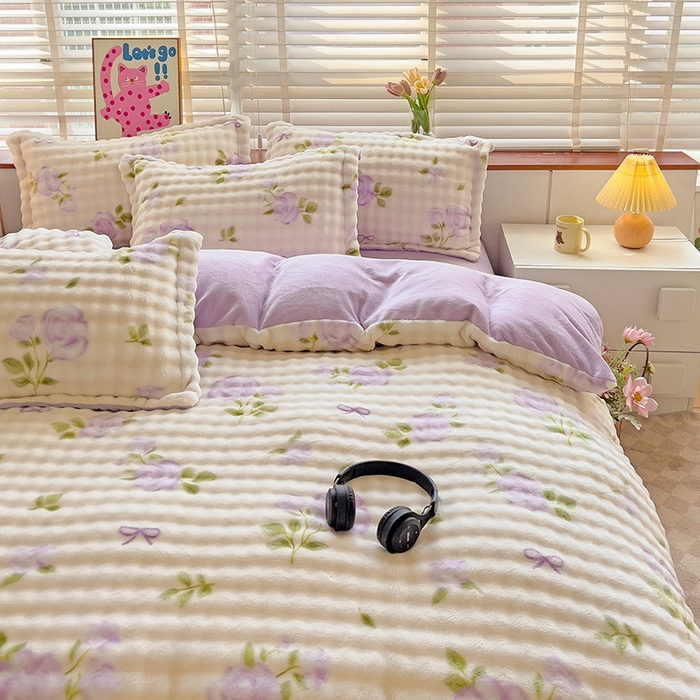 91家纺网 家纺一手货源 找家纺 梵克保罗 2025秋冬新款牛奶绒泡泡绒印花卡通花卉兔毛单被套 田园生活