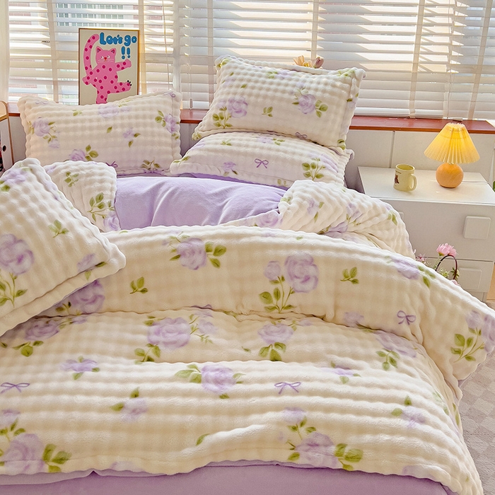 91家纺网 家纺一手货源 找家纺 梵克保罗 2025秋冬新款牛奶绒泡泡绒印花卡通花卉兔毛单被套 田园生活