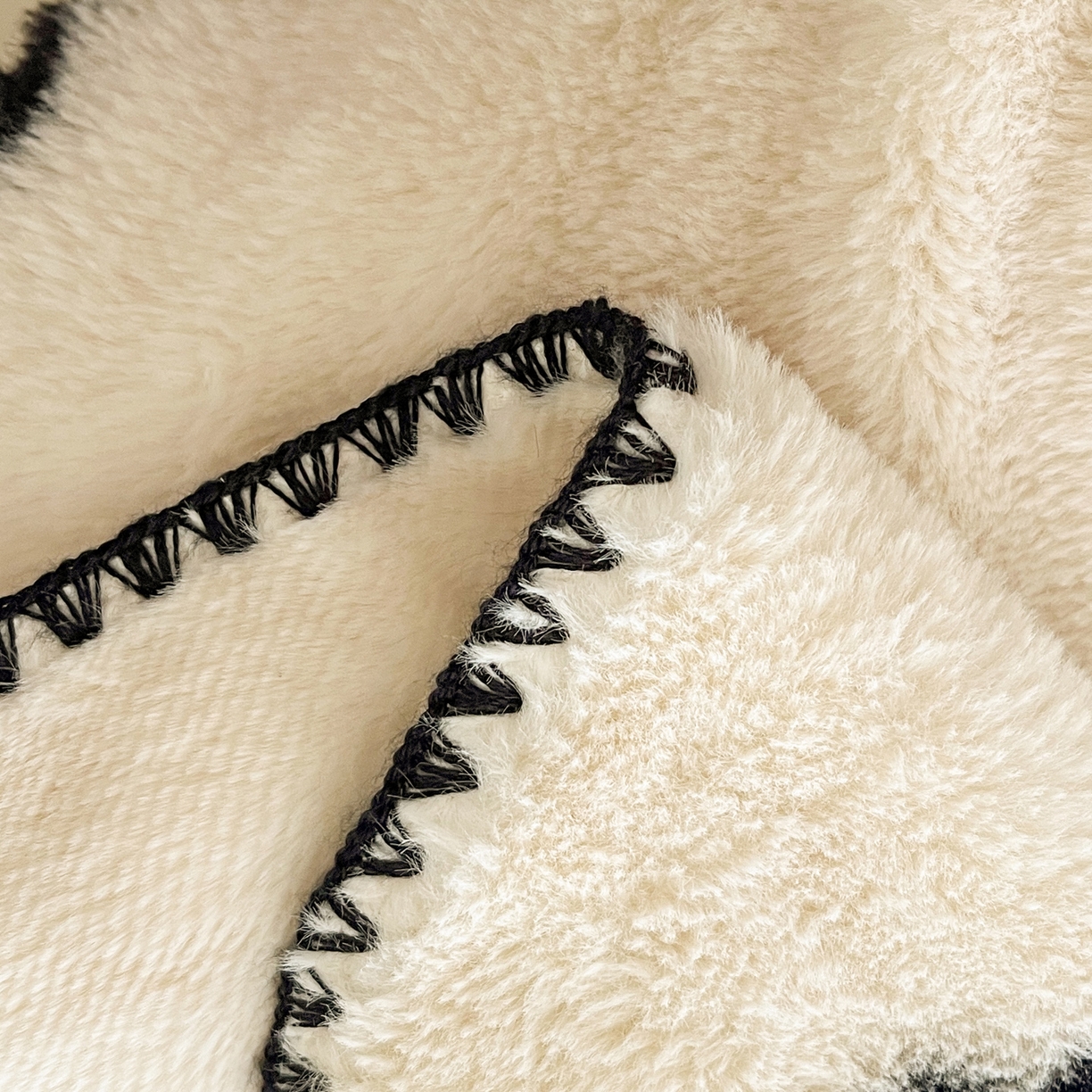 91家纺网 家纺一手货源 找家纺 雅居纺家纺 2025新款贝壳边双面兔绒印花毛毯 毛毯-蝴蝶梦境