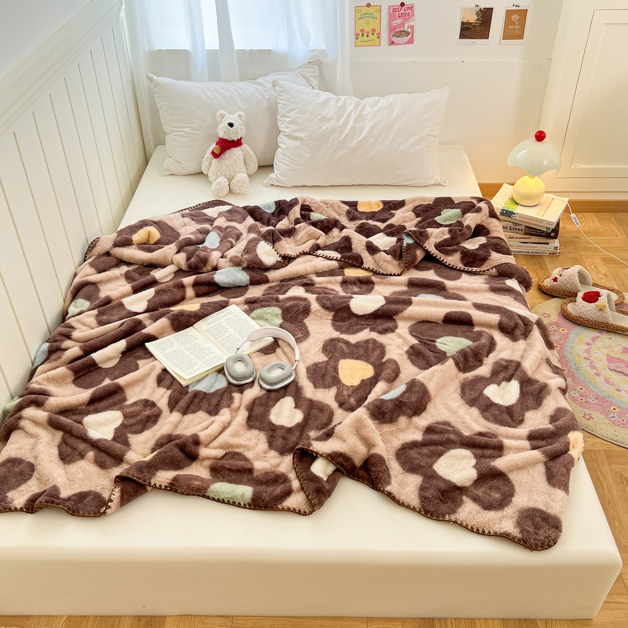 91家纺网 家纺一手货源 找家纺 雅居纺家纺 2025新款贝壳边双面兔绒印花毛毯 毛毯-咖色花朵