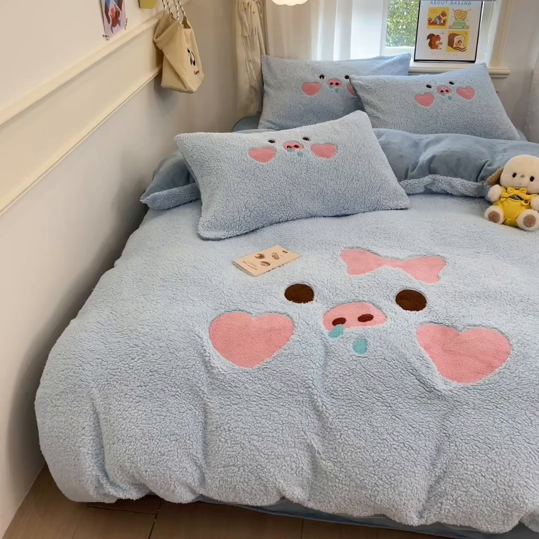 91家纺网 家纺一手货源 找家纺 梓之赫 2025新款大版羊羔绒牛奶绒卡通四件套冬季加厚保暖 爱心猪猪-蓝