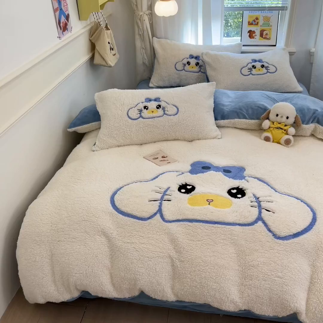 91家纺网 家纺一手货源 找家纺 梓之赫 2025新款大版羊羔绒牛奶绒卡通四件套冬季加厚保暖 大耳鼠狗-白蓝