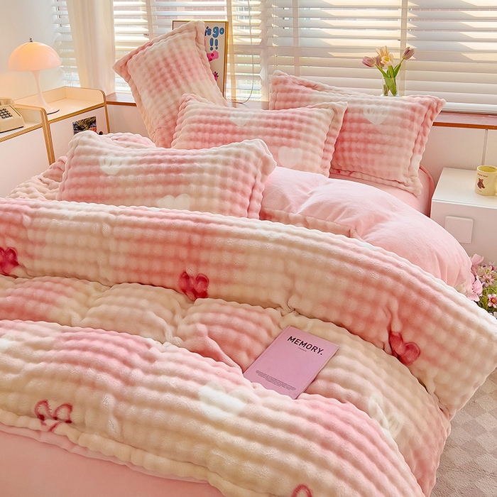 91家纺网 家纺一手货源 找家纺 梵克保罗 2025秋冬新款牛奶绒泡泡绒印花卡通花卉兔毛单被套三件套四件套 爱心泡泡粉