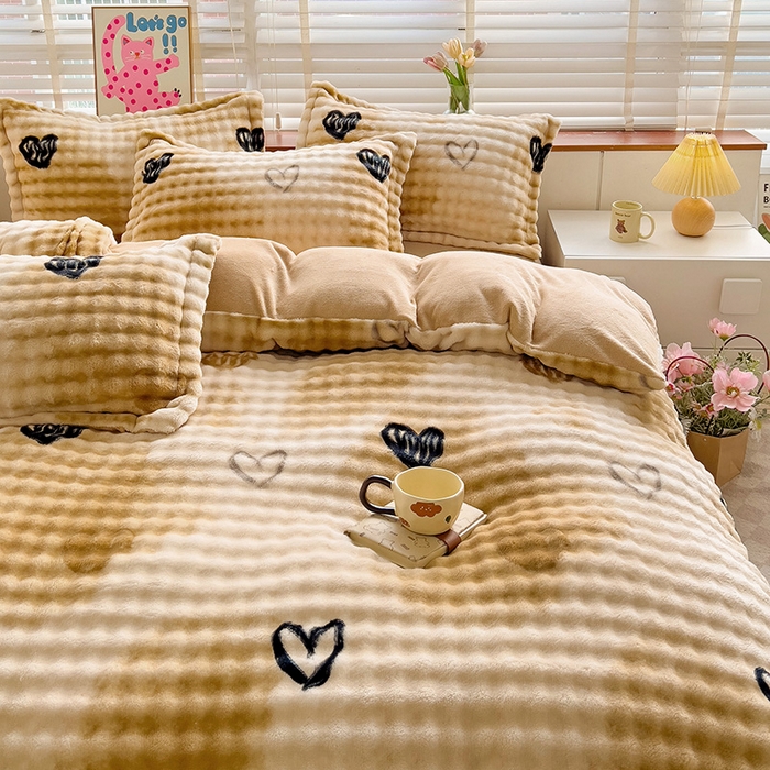 91家纺网 家纺一手货源 找家纺 （总）梵克保罗 2025秋冬新款牛奶绒泡泡绒印花卡通花卉兔毛单被套三件套四件套